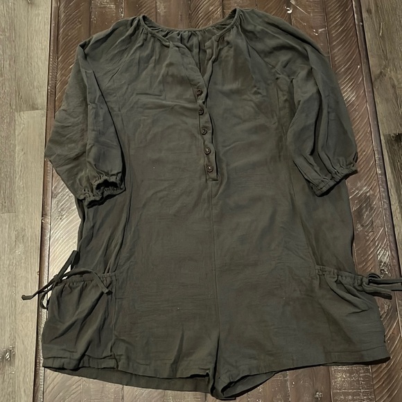 NWOT Romper - Picture 1 of 6